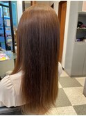 ストレート+アッシュベージュカラー