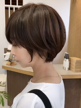 ビュー フクオカ(VIEW FUKUOKA) 美髪にオトナかわいいホワイトグレージュネビージュショートボブ