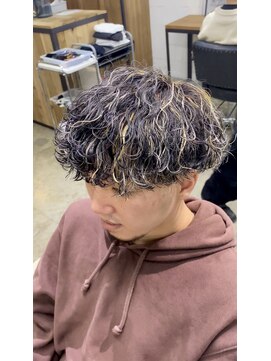 エルオム(EL.HOMME) 波巻きクリームパーマ／抜きっぱなしハイライト