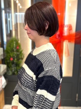 アトリエ(atelier.) 前上がりショート カシスブラウン 顔周りカット 小顔カット