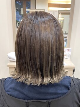 アルターリール(aL ter Rire) ホワイトブロンド/外ハネボブ/美髪/ワイドバング[鎌取］中村