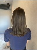 オリーブベージュ