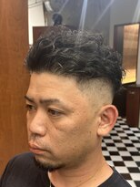 フランクス バーバー ウエストトウキョウ 吉祥寺店(FRANK’S BARBER WEST TOKYO)&nbsp;フェザーパーマサーフカール刈り上げセンターパート Y