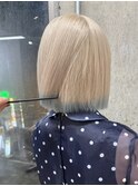 切りっぱなしボブハイトーンカラーナチュラルボブブロンドカラー