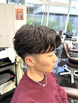 テテ(TETE)&nbsp;フェザーパーマ/センターパート/刈り上げ