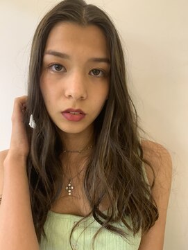 バズ(BUZZ) ロング×ハイライトがかわいい!★鈴木千裕
