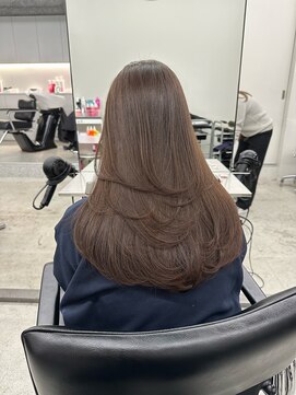 ヨロ 小岩(YOLO) レイヤーカットハイライトショートヘアイルミナカラーオージュア