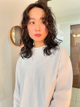 ローカルズ(Locals)の写真/ベースカットに力を入れているため、パーマの完成度も高い！セットの方法までしっかりフォローいたします◎