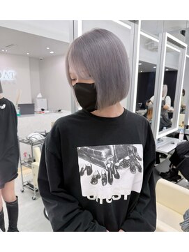 テイス 新宿(TACE) ホワイトシルバー [美髪/ホワイトブロンド/イメチェン/新宿]