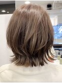 表参道酸性ストレートパーマ艶髪ミディアム梅雨対策ベージュ40代