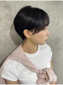 丸みショート前下がりボブセンターパートハンサムくびれ
