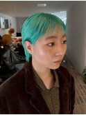 エメラルドグリーン