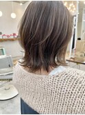 上品ミディアムレイヤーくびれボブパールベージュ20代~50代