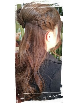 小さな美容室 ハナ(hana) 髪でサイドに花のアレンジを・・可愛さ溢れるアップスタイル☆