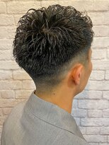 銀座マツナガ 新宿野村ビル店&nbsp;フェード風刈り上げ＋アイロンパーマ