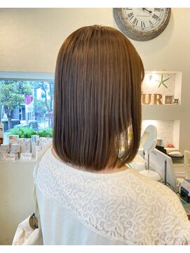 エクリフルール(equri fleur) 【イルミナカラー】　オリーブベージュ×ストレートボブ