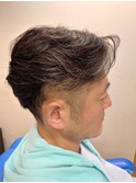 センターパート ト ツーブロック バーバーグレイヘアーフェード