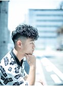 アップバングサイドパートスキンフェード束感バーバースタイル