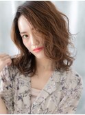 外国人風かき上げ前髪グラマラスカールセミディg小山30代40代