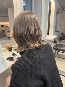 エウペ 渋谷(WEUPE) 斜めバング/グレージュカラー/デザインカラー/シルキーベージュ