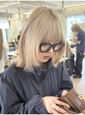 ハイトーン切りっぱなしショートボブミルクティーピンクベージュ