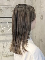 プラスシー(+C)&nbsp;地毛にハイライトで作るグレージュカラー！福岡ハイライト