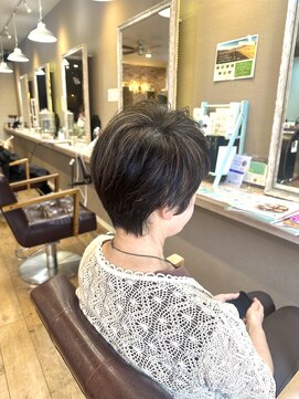 ヘアーメイクロージー 八軒店 (HAIR MAKE ROSY) くびれショート丸みショート白髪ぼかし細めハイライト