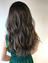 ボタニウム バイ アールサロン(BOTANIUM by RrSALON)&nbsp;透明感オリーブグレージュ×ウェーブスタイル