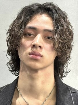 フィフス(fifth) 刈り上げセンターパートウルフ縦落ちツイストスパイラルパーマ