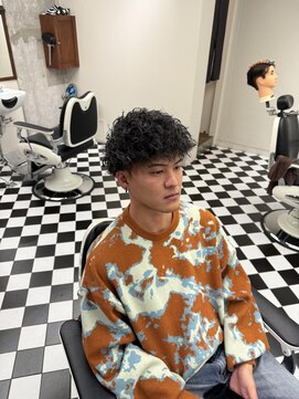 フランクス バーバー ウエストトウキョウ 吉祥寺店(FRANK’S BARBER WEST TOKYO) サーフカール刈り上げセンターパート波巻きツイストスパイラル