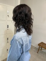 シンエノム(Shin enom) セミロングウルフパーマくびれレイヤーパーマ