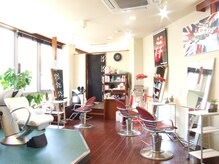 ヘアサロン ティーエスエフビーエイト(Hair salon T.S.F.B Eight)の雰囲気（ポップでカジュアルな店内がアットホーム）
