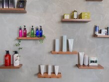 glory+のこだわり3つ　1．本物にこだわる商材2．技術別のプロの集団3開放感溢れる広々空間