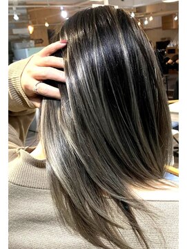 ココバイファニック(Coc. by funic) バイヤーレージュ×ツヤ感 【関内】