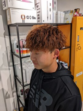 コワファーストナガサキシャンプーボーイ(COIFF1RST NAGASAKI SHAMPOO BOY) 目上マッシュ×ツイストスパイラルパーマ