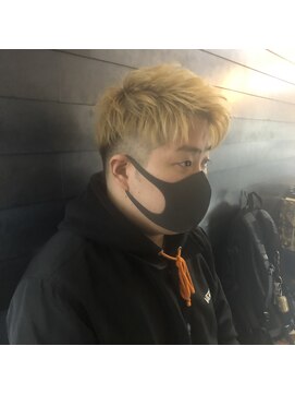 オンザ(ONTHE) ツーブロック　ブロンドベリーショート