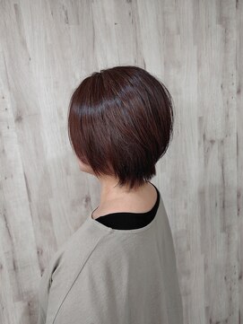 ヴィラックスヘア(ViLax Hair) 自然なツヤトーンのショートヘア