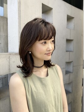 リバレッジ 広尾(Leverage) 韓国人風大人の外ハネ艶ブラウン