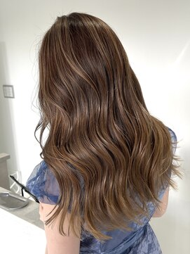 ヨロ 小岩(YOLO) ミルクティーグレージュハイライトケアブリーチレイヤーカット