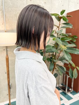 ノエ(noe) 切りっぱなしボブ×ハイライトグレージュ
