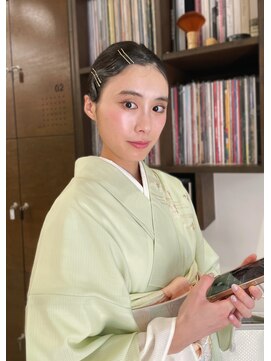 ルイス(LEWES) シニヨンヘアアレンジ