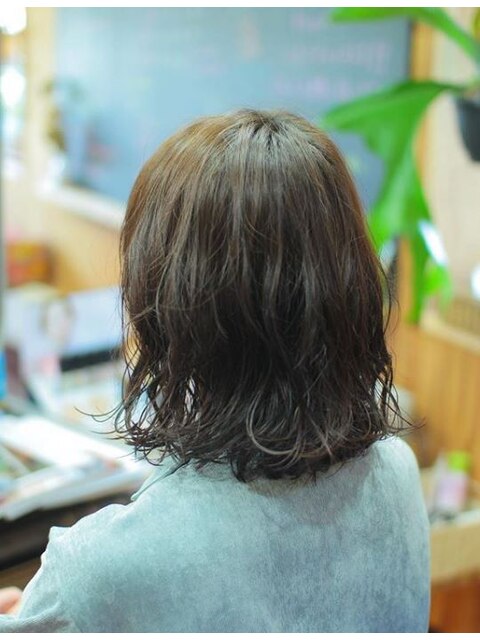 透明感バツグンの暗髪ヘアー