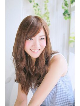 プティルカ(PutiLuca D.C.) 大人フェミニンのミックスカールスタイル