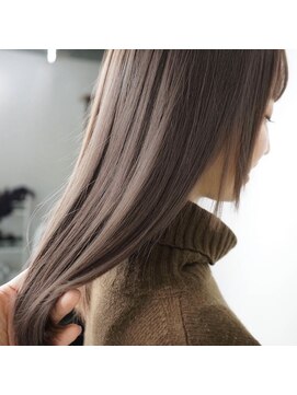 ヌード(nude) ミルクティーブラウンの艶ストレート
