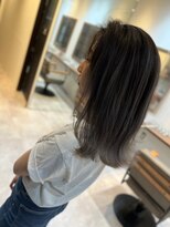 ナンバー リコ 名駅 ジャム 名古屋(N° rico JAM)&nbsp;バレイヤージュ　外ハネミディアム　透明感アディクシーカラー