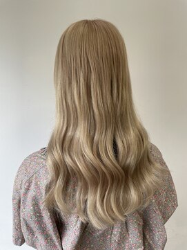 フツーロ 栄(FUTURO) #ハイトーンロング＃グレージュ＃ギャル＃派手髪＃名古屋美容室