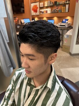 銀座マツナガ 浅草店 20代30代黒髪ナチュラルパーマツーブロック刈り上げ