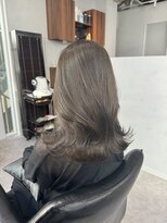 アット(at...)&nbsp;【くびれヘア×オリーブグレー】