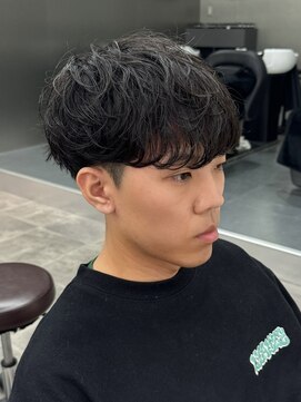 ジーニー 千葉(GENiE) ウルフ/センターパート/カルマパーマ/ニュアンスパーマ/古荘竜生