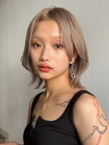 ショートボブミルクティーベージュカラーダブルカラーハイトーン